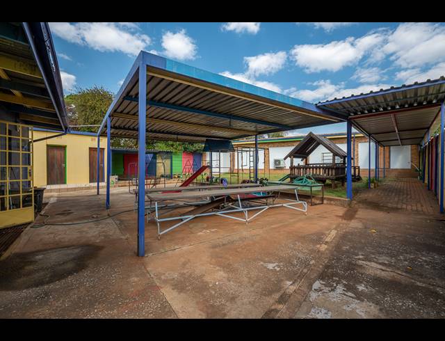 600M² BUILDING FOR SALE IN HURLYVALE